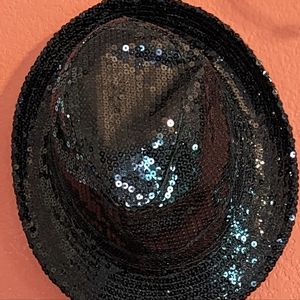 Black sequin hat one size. Pre-owned.